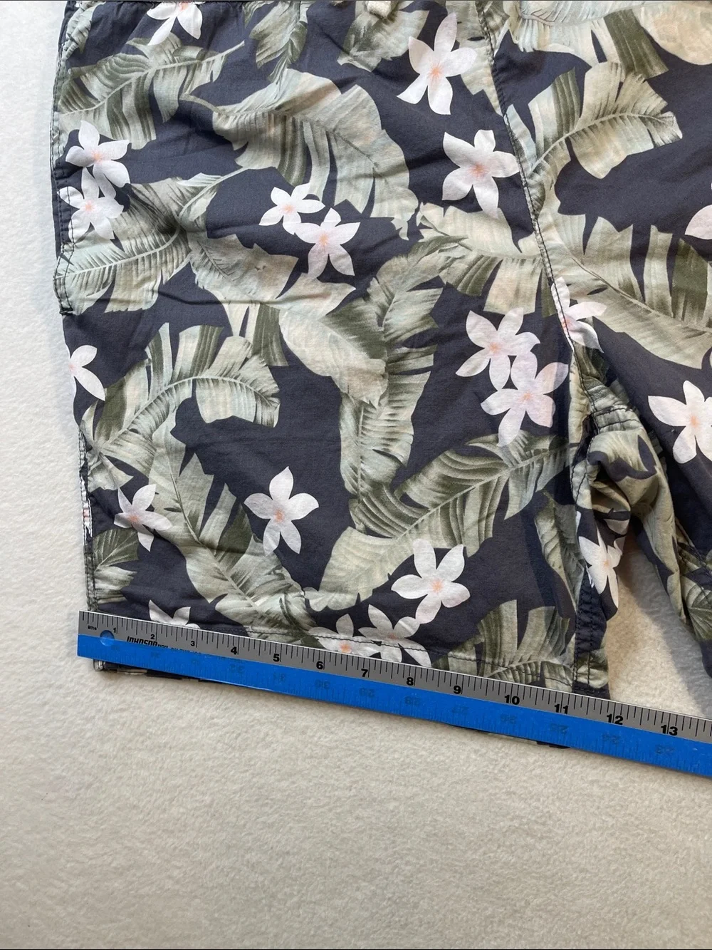 Modern Amusement Navy Floral Swim Board Shorts MENS SIZE L